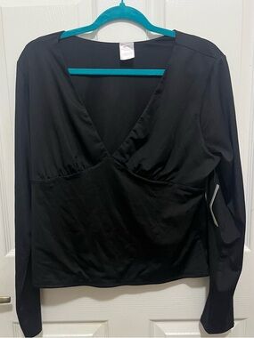 No Boundaries Black V‑Neck Long Sleeve Top